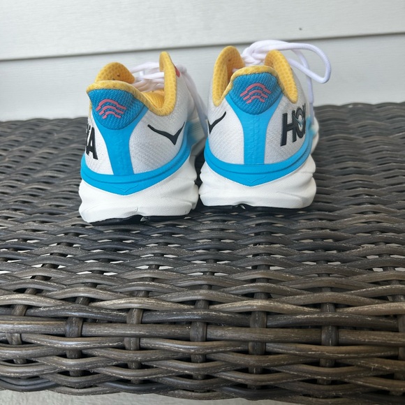 Hoka White and Blue Sneakers with Maximalist Cushioning Hoka clifton9 sz6 - Picture 3 of 4